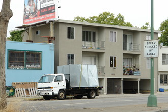 3306 Market St in Emeryville, CA - Building Photo - Building Photo