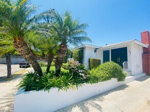 105 E 35th St in Long Beach, CA - Building Photo - Building Photo
