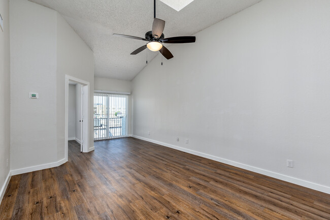 Renovated units with private garage! in Dallas, TX - Building Photo - Interior Photo