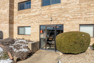 7345 Tiffany Dr in Orland Park, IL - Building Photo - Building Photo