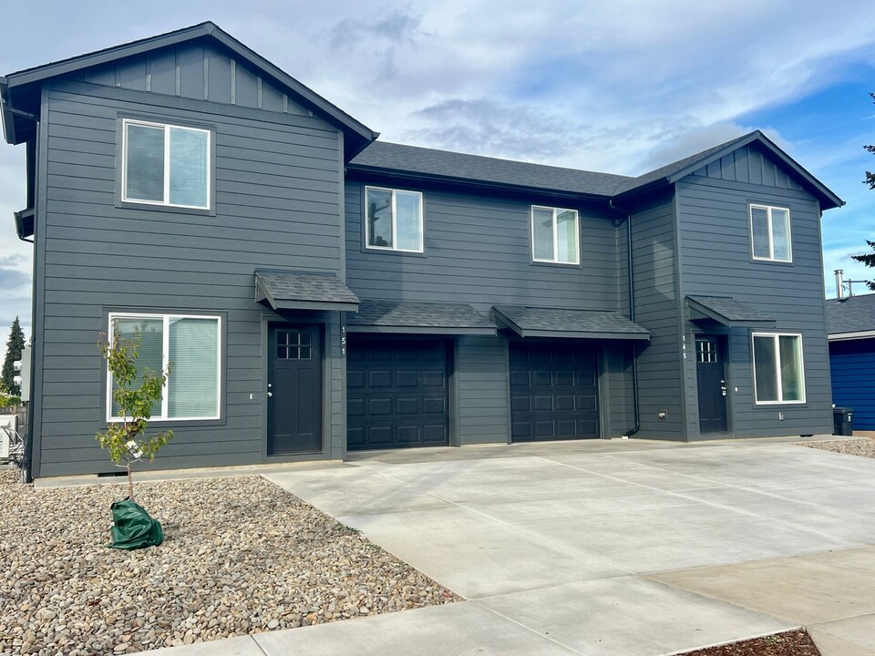145 W C St-Unit -#151 in Lebanon, OR - Building Photo