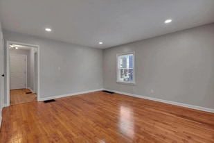 354 N Roosevelt Ave in Columbus, OH - Building Photo