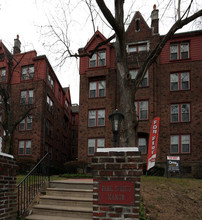 Park Spring Manor in Elkins Park, PA - Foto de edificio - Building Photo