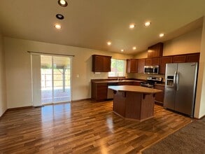 2525 NE Noble Loop in East Wenatchee, WA - Building Photo - Building Photo