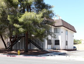 Tara Condominiums in Las Vegas, NV - Building Photo - Building Photo