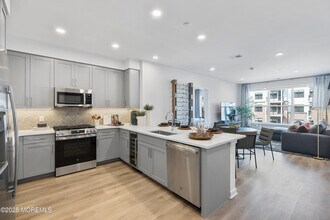 2000 Schindler Dr in South Amboy, NJ - Foto de edificio - Building Photo