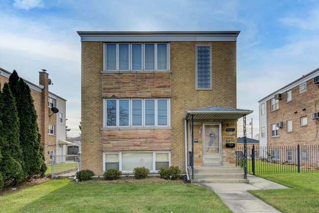 8241 W Lawrence Ave, Unit 3