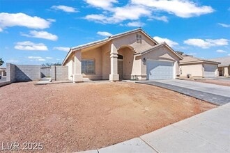 2419 Country Orchard St in North Las Vegas, NV - Foto de edificio - Building Photo