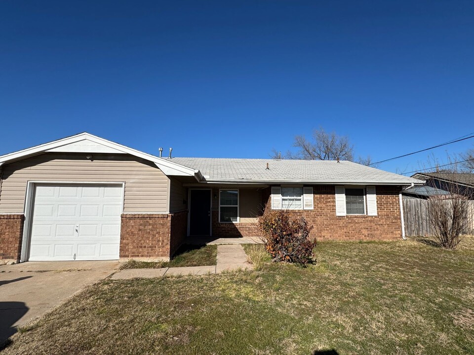 4813 NW Hoover Ave in Lawton, OK - Building Photo