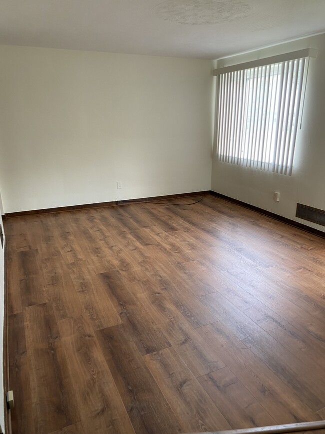 906 Woodland Ave in McKeesport, PA - Building Photo - Building Photo