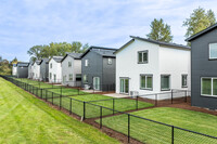 Quail Park Homes in Milwaukie, OR - Building Photo - Building Photo