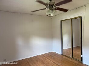 8216 Glimmer Way in Louisville, KY - Building Photo - Building Photo