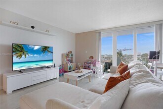 7133 Bay Dr in Miami Beach, FL - Building Photo - Building Photo