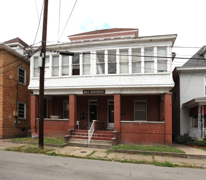 206-208 Walnut St in Clarksburg, WV - Building Photo