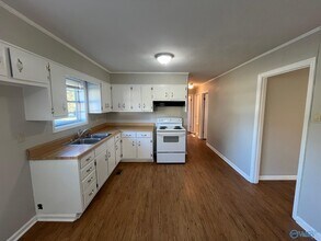 1206 Eubanks St SW in Hartselle, AL - Building Photo - Building Photo