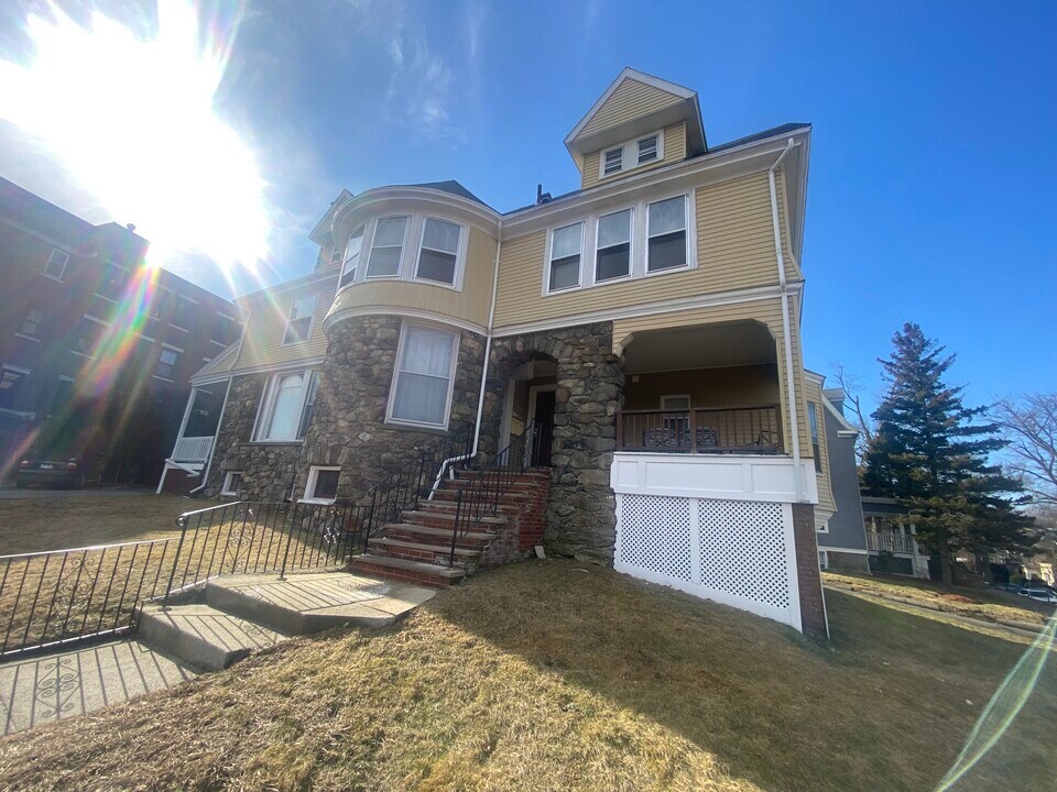 8 Chiswick Rd, Unit 14-2 in Boston, MA - Building Photo
