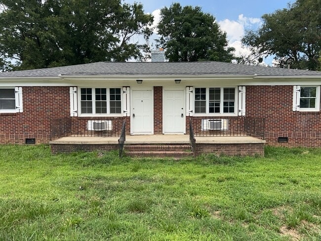property at 806 W Parker Rd