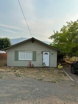161 SE Suksdorf St in Winston, OR - Building Photo