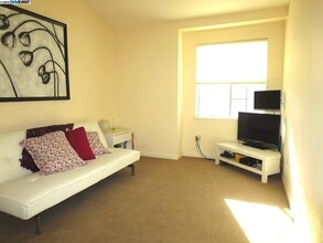 34258 Mimosa Ter in Fremont, CA - Foto de edificio - Building Photo