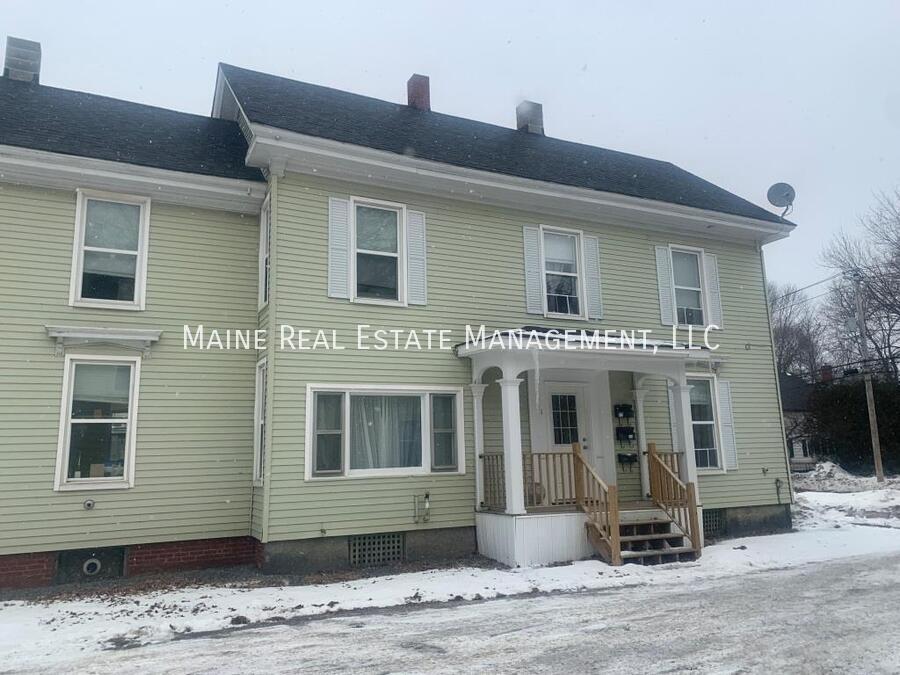 318 Essex St in Bangor, ME - Building Photo
