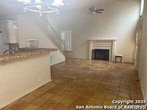 7 Pembroke Ln in San Antonio, TX - Building Photo - Building Photo
