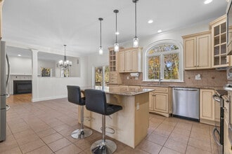 5 Two Mile Hill Rd in Waterford, CT - Building Photo - Building Photo