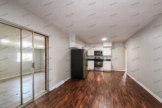 390 Paul Ave in Florissant, MO - Building Photo - Building Photo