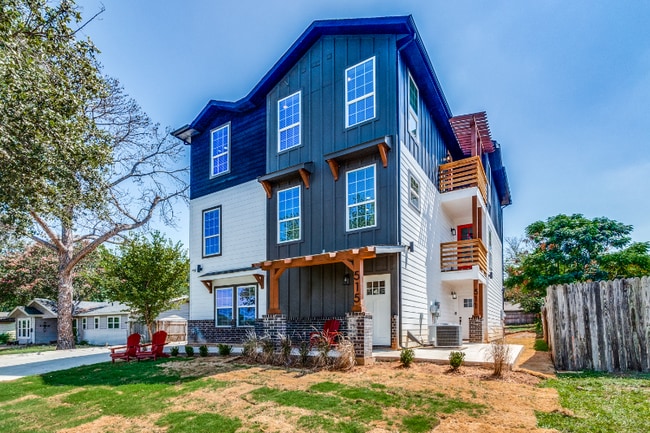 property at 511 N Davis Dr