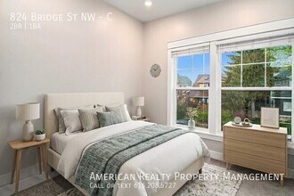 824 Bridge St NW in Grand Rapids, MI - Building Photo - Building Photo