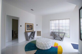 1914 Hickory Lawn Dr in Houston, TX - Building Photo - Building Photo