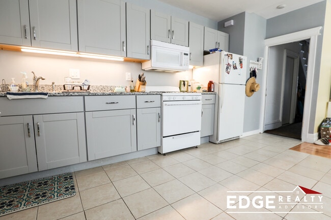 21 Lothrop St, Unit 1