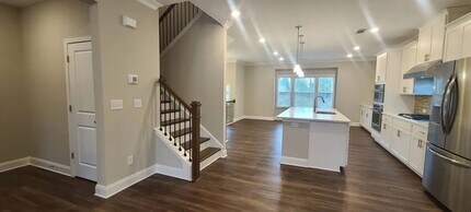 4560 Mikajack Dr SE in Smyrna, GA - Building Photo - Building Photo