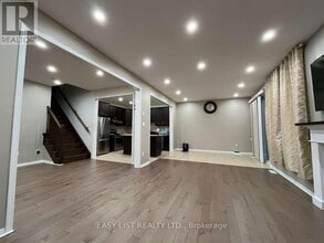 450 Cavanagh Ln in Milton, ON - Building Photo - Building Photo