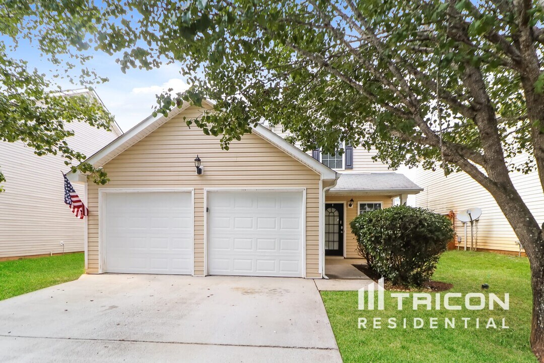 4017 Shaded Oasis Ln in Villa Rica, GA - Building Photo