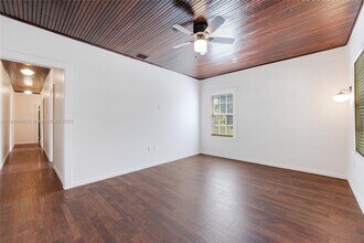 3826 Oak Ave in Miami, FL - Building Photo - Building Photo