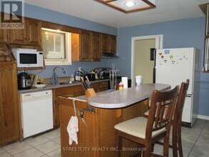 383 Castlegrove Close in London, ON - Building Photo - Building Photo