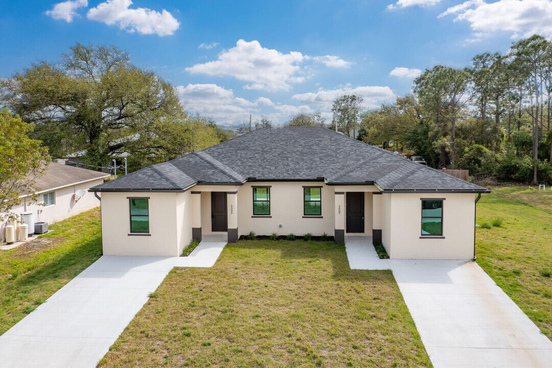 3005-3007 Gordon Ave S in Lehigh Acres, FL - Building Photo