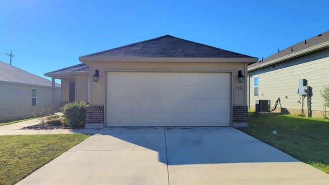 7136 Quarter Moon in Converse, TX - Building Photo - Building Photo