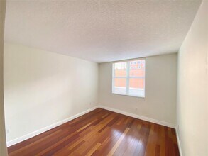 2030 S Douglas Rd, Unit 403 in Coral Gables, FL - Building Photo - Building Photo