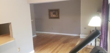 1305 Camphill Way in West Carrollton, OH - Building Photo - Building Photo