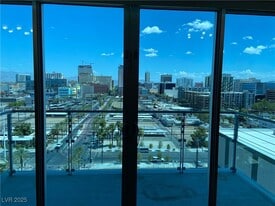 200 Hoover Ave in Las Vegas, NV - Building Photo