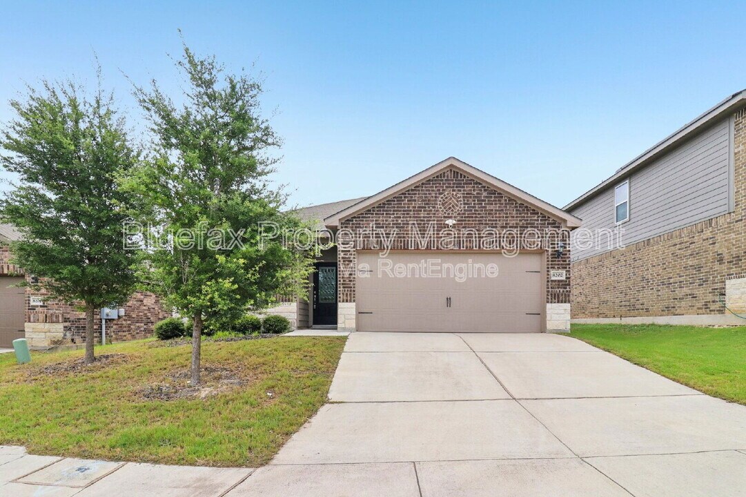 8202 Bending Tree in San Antonio, TX - Building Photo