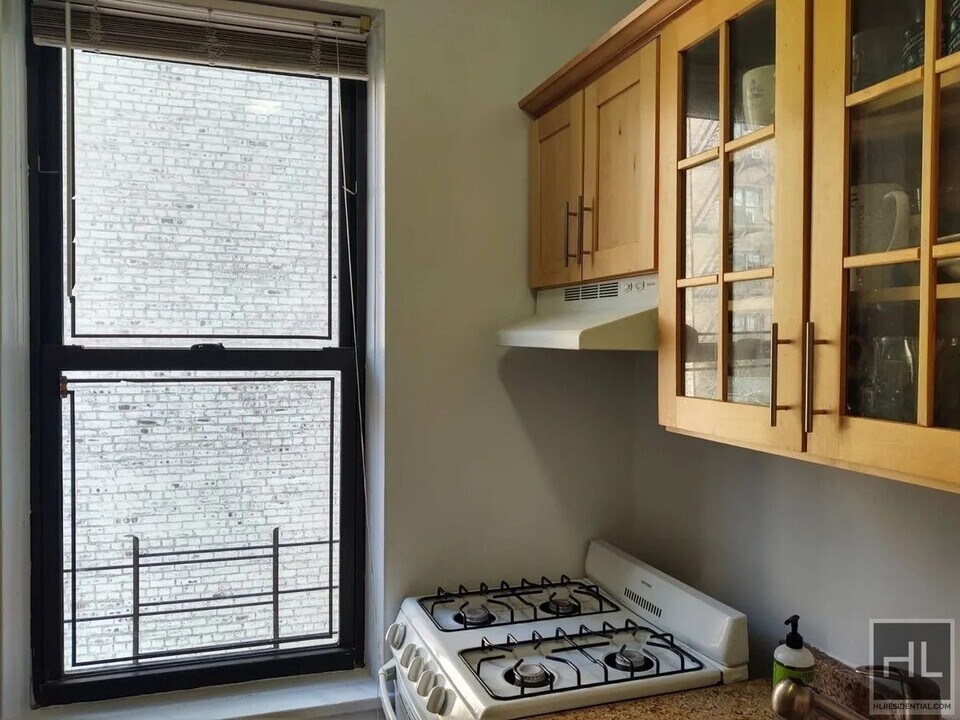 190 E Mosholu Pkwy S-Unit -3H in Bronx, NY - Building Photo
