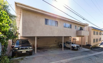 10877 Rose Avenue, in Los Angeles, CA - Foto de edificio - Building Photo