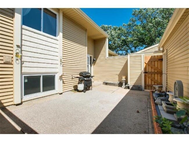 12288 Drake St NW in Minneapolis, MN - Building Photo - Building Photo