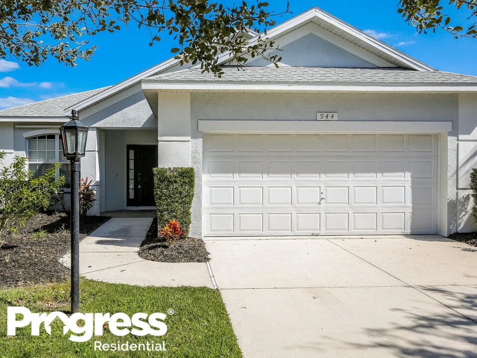 944 Springwood Cir in Bradenton, FL - Building Photo