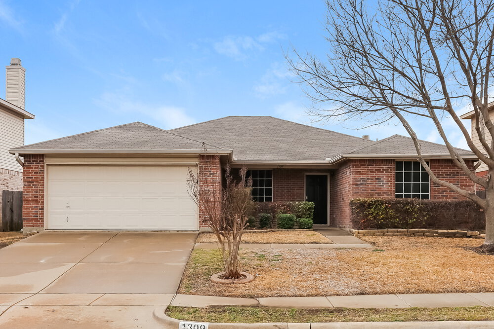 1309 Anna Lea Ln in Burleson, TX - Building Photo