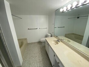 400 Leslie Dr, Unit 810 in Hallandale Beach, FL - Building Photo - Building Photo