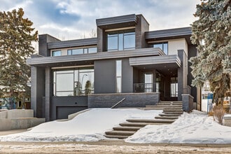 4212 Britannia Dr SW in Calgary, AB - Building Photo - Building Photo