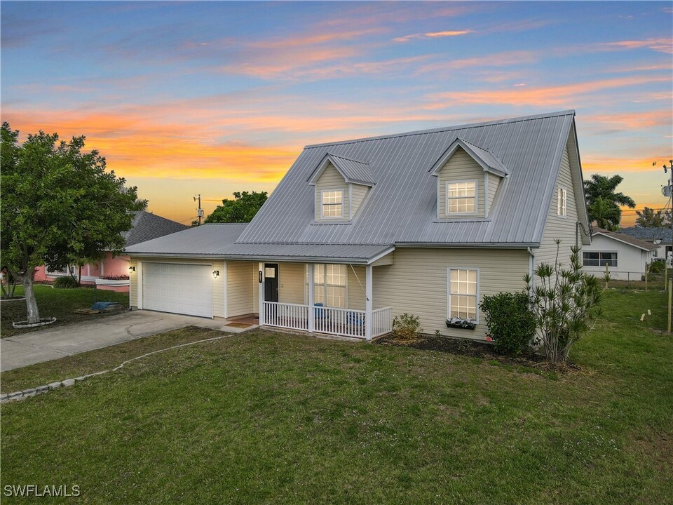 207 SE 22nd St in Cape Coral, FL - Building Photo